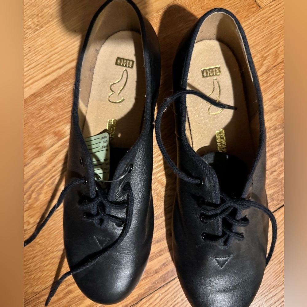 Bloch tap shoes EUC. Worn maybe once